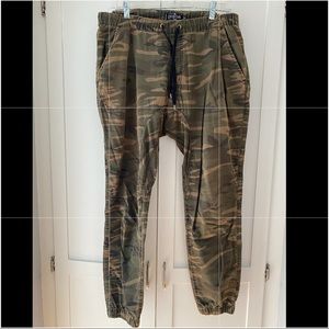 Camo men’s joggers.  Cotton On Size 34.  Worn & ultra comfortable.